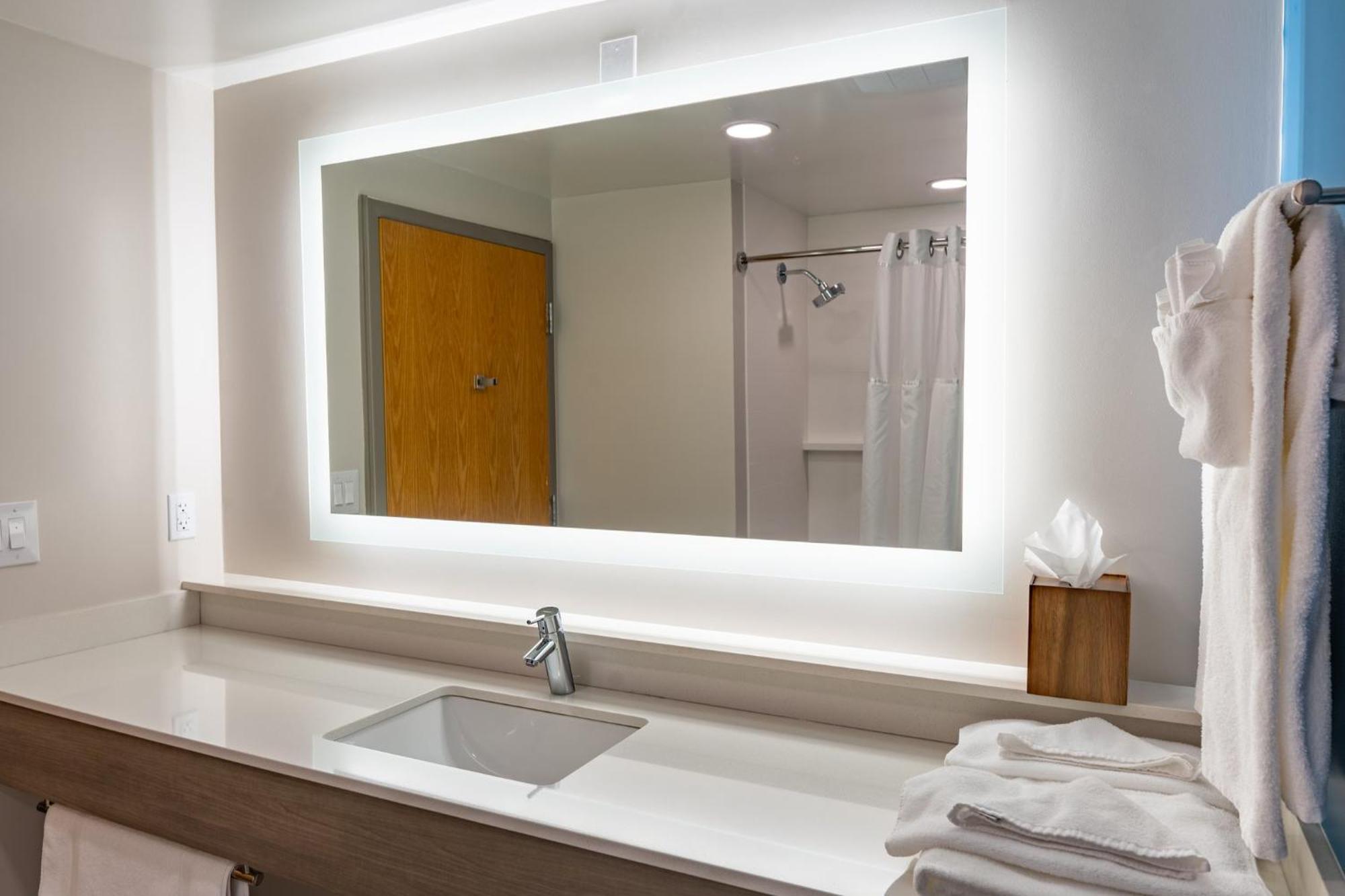 Holiday Inn Express & Suites Carneys Point - Pennsville By Ihg Bagian luar foto