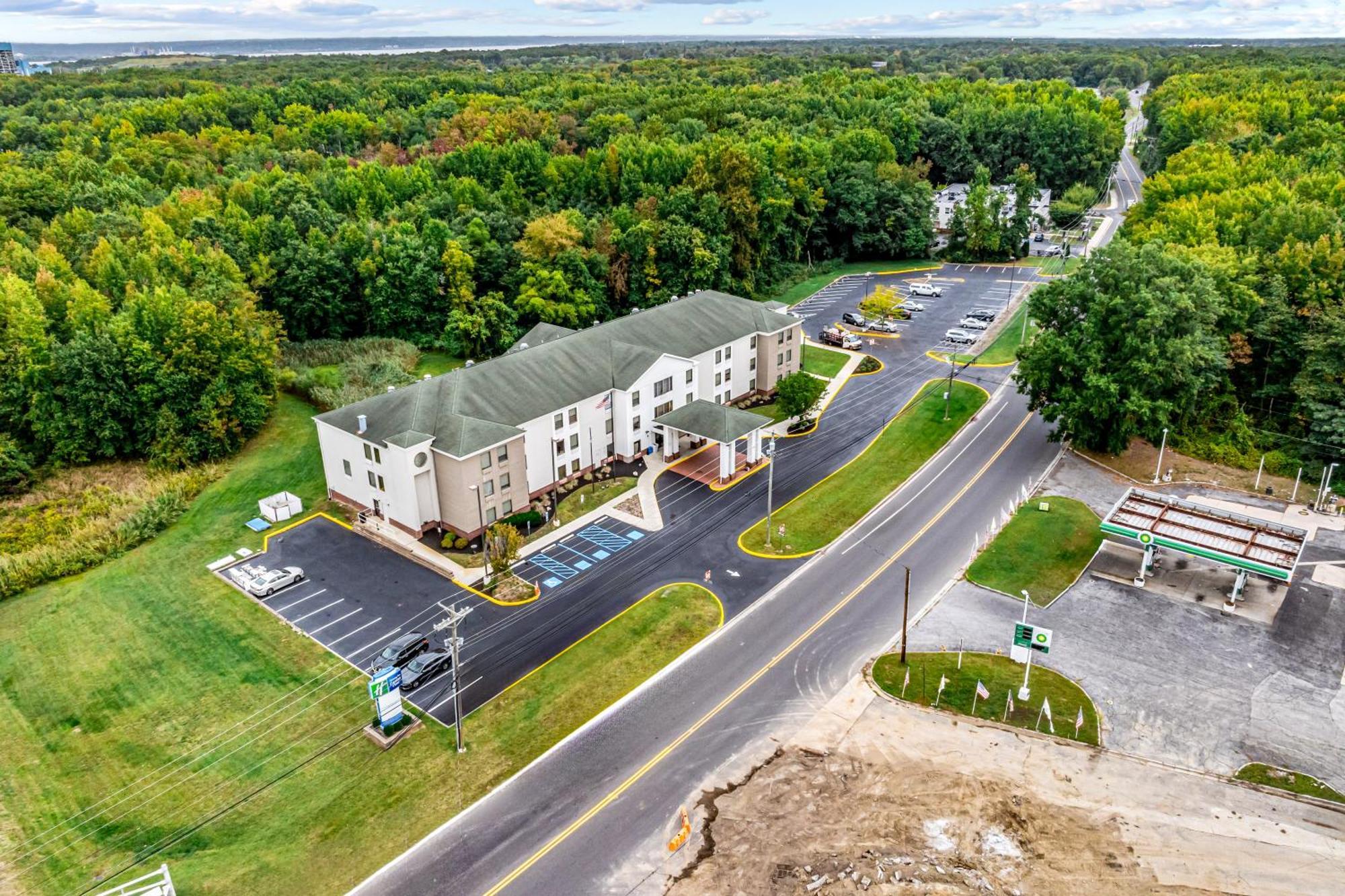 Holiday Inn Express & Suites Carneys Point - Pennsville By Ihg Bagian luar foto